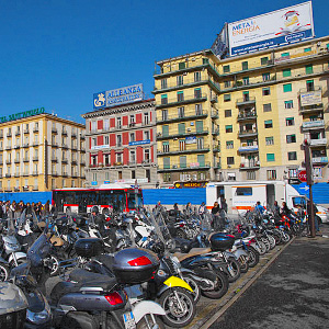 Piazza Garibaldia päärautatieaseman edustalla