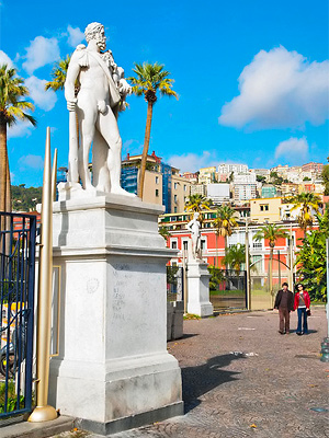 Patsas Piazza Vittoria -aukiolla