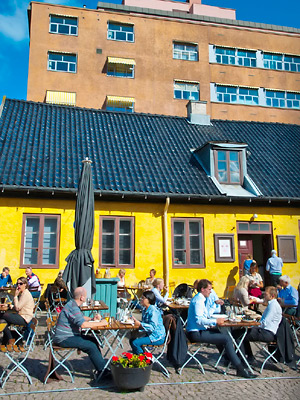 Ravintolan terassi Christiania Torv -aukiolla
