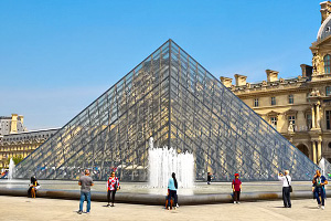 Pyramide du Louvre