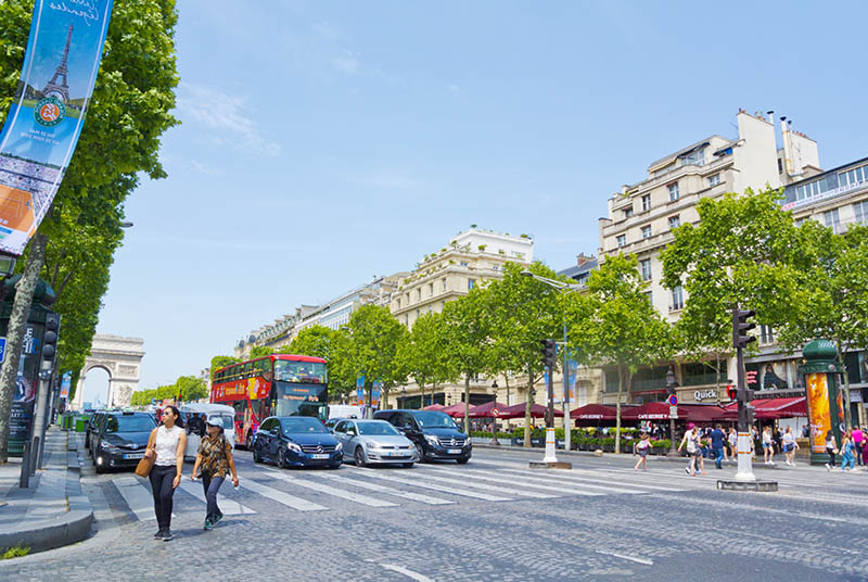 Avenue des Champs-Élyséesiin