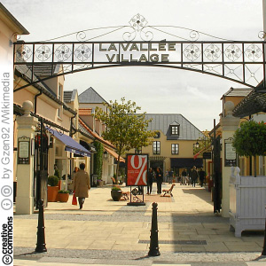 Vallee Village (CC License: Attribution-ShareAlike 4.0 International)