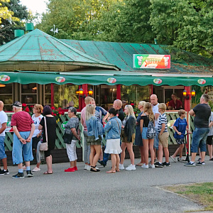 Jono Pizzeria Steffani rannalla olevaan ravintolaan