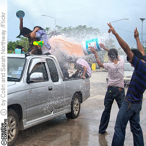 Songkran-festivaali (CC License: Attribution 2.0 Generic)