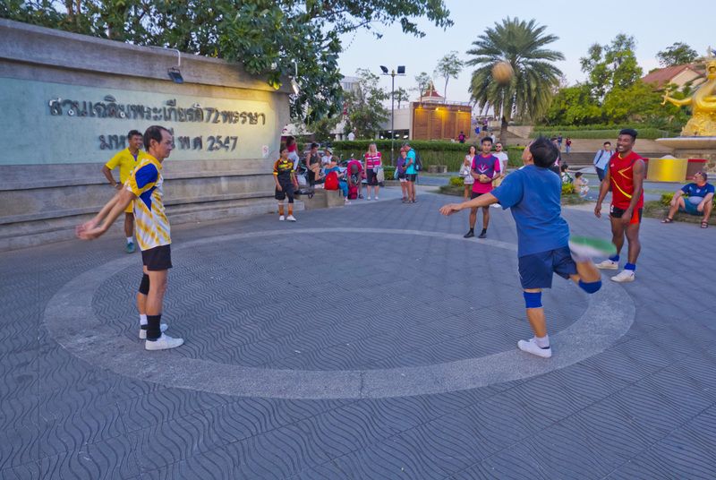 Takraw-potkupallon pelaajia