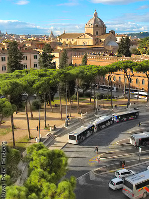 busseja linja-autoasemalla Roomassa