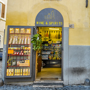 Pieni kauppa Trasteveren alueella Roomassa