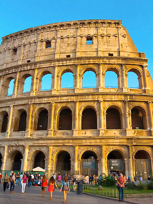 Colosseum ilta-auringon valossa