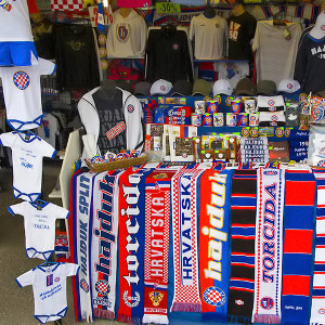 Hajduk-fanituotteita myyvä kauppa