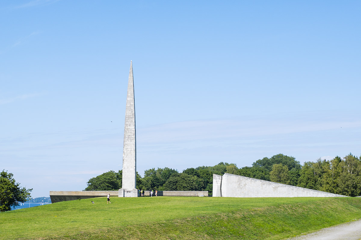 monumentille