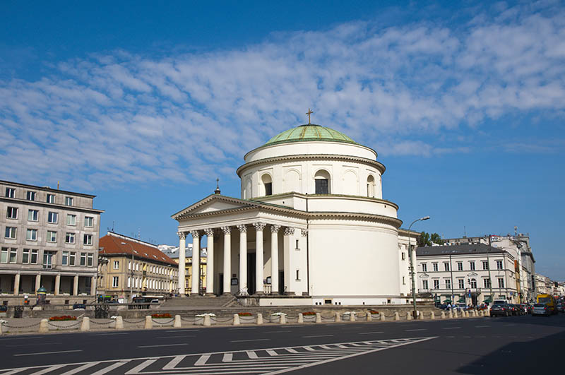 Kirkko plac Trzech Krzyzy-aukiolla