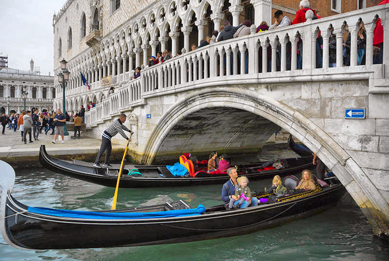 Palazzo Ducale ja gondoleita Venetsiassa