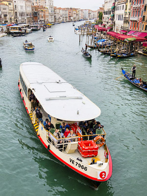 Vaporetto Canal Grandella Venetsiassa