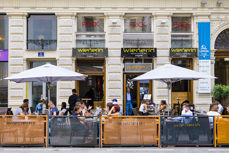 Ravintolan terassi Wienissä