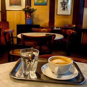 Kahvia wieniläisessä kahvilassa
