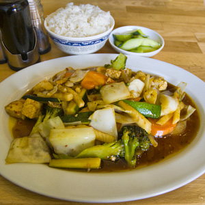 Aasialaista kasvisruokaa